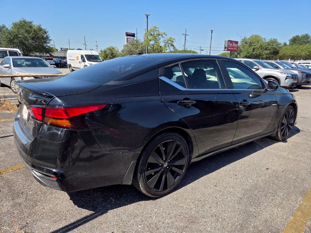 Used 2022 Black Nissan 2.5 SR image 4