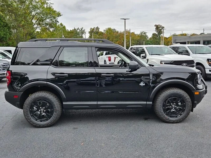 New 2025 Shadow Black Ford Outer Banks® image 15