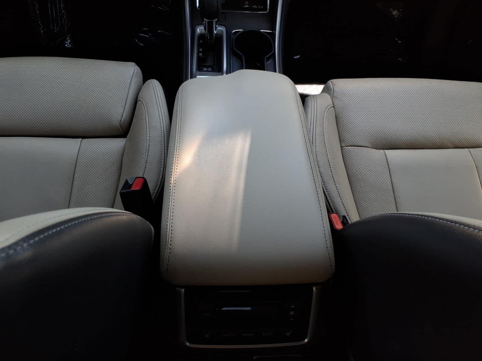 Used 2020 Crystal White Pearl Subaru Limited image 32