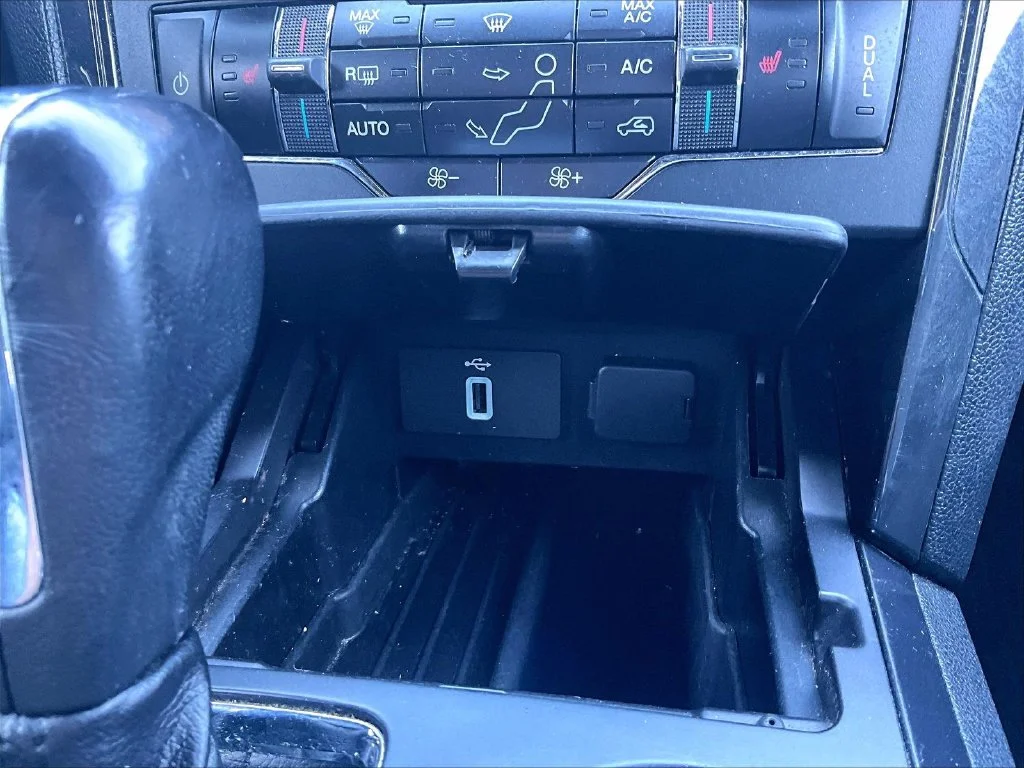 Used 2019 White Ford XLT image 34
