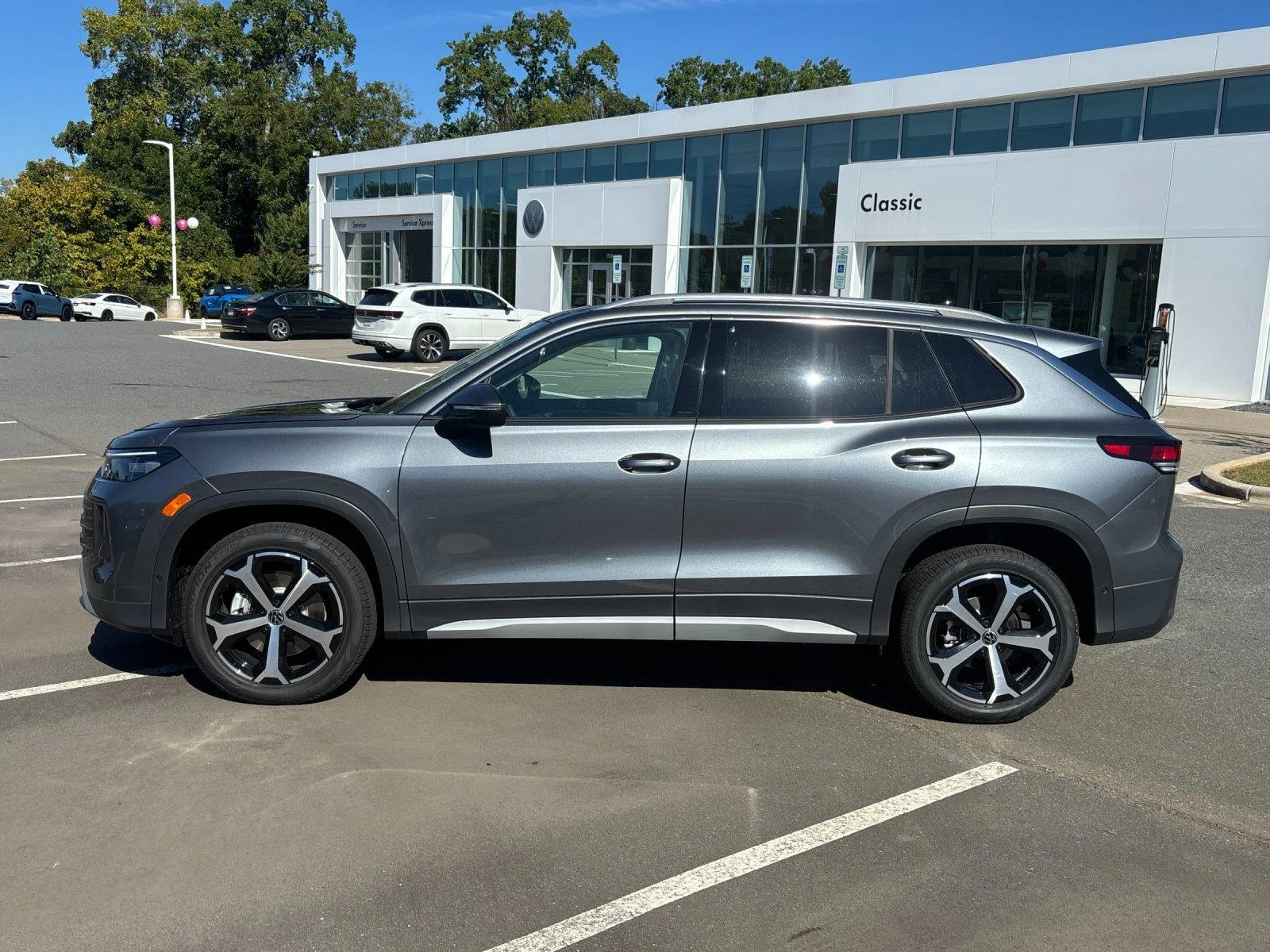 New 2026 Platinum Gray Metallic Volkswagen SE image 2