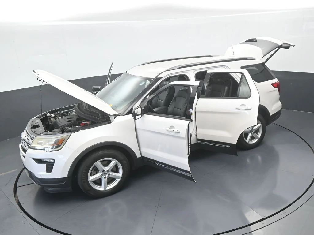 Used 2018 White Platinum Clearcoat Metallic Ford XLT image 66