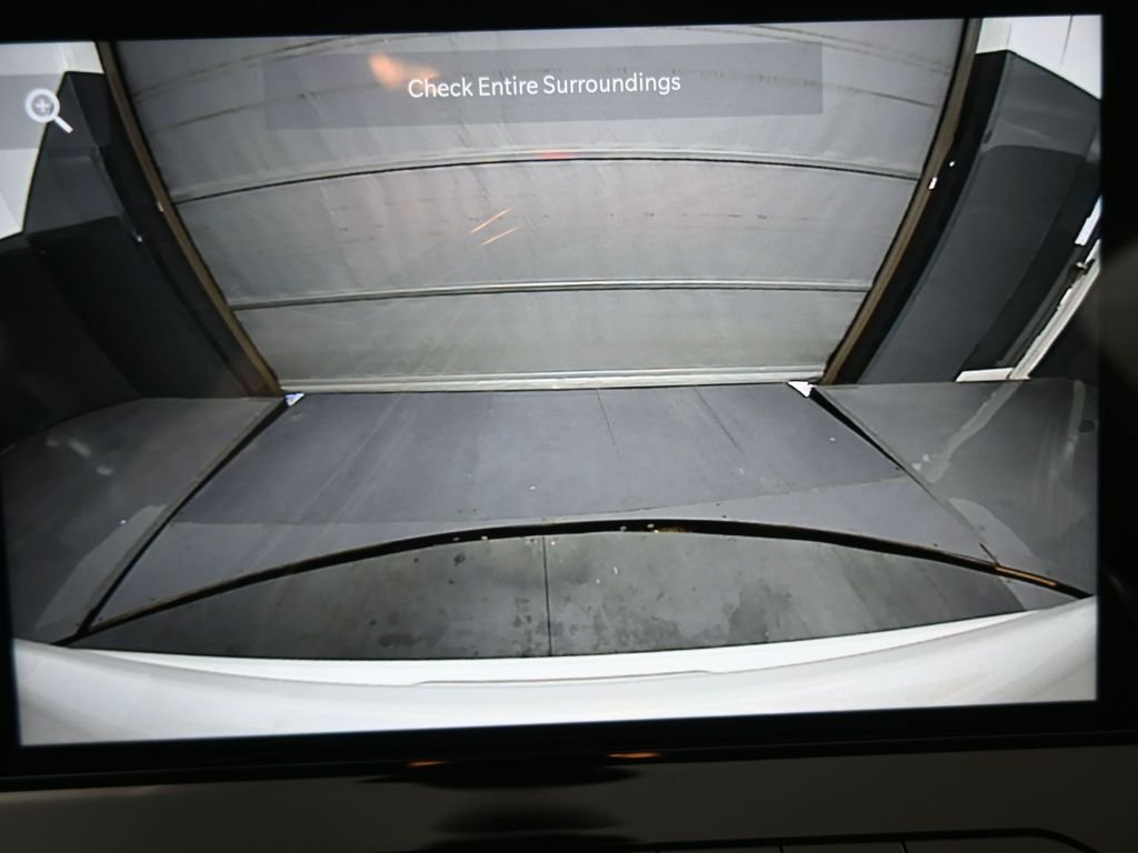 New 2026 Bright White Clear-Coat Exterior Paint Jeep Latitude image 3