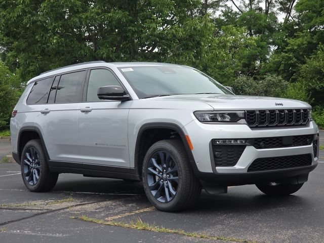 New 2026 Silver Zynith Exterior Paint Jeep 85th Anniversary Edition image 2