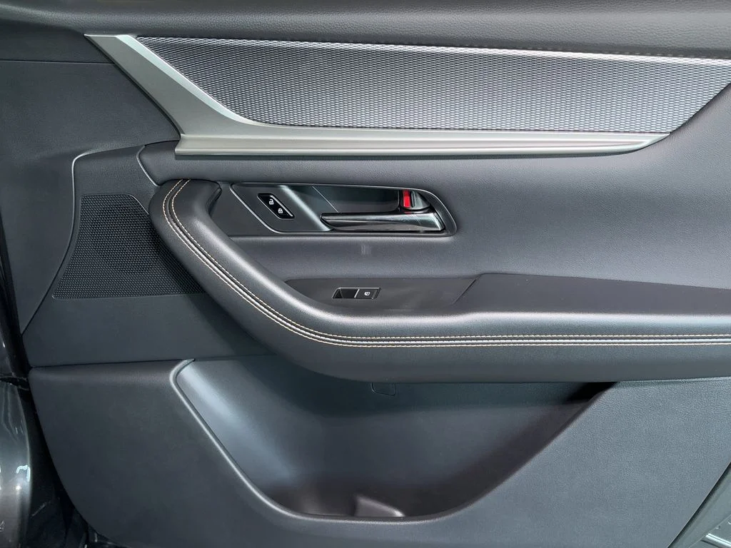 New 2025 Silver Mazda Preferred image 8