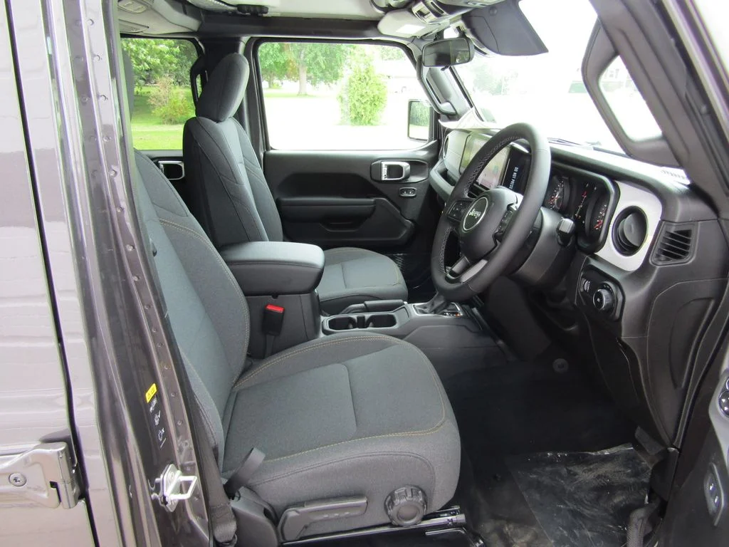 New 2026 granite crystal metallic clearcoat Jeep Sport RHD image 18