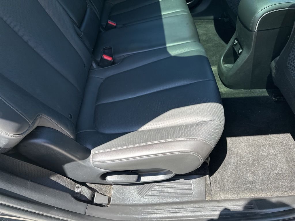Used 2023 Black Hyundai Limited image 21