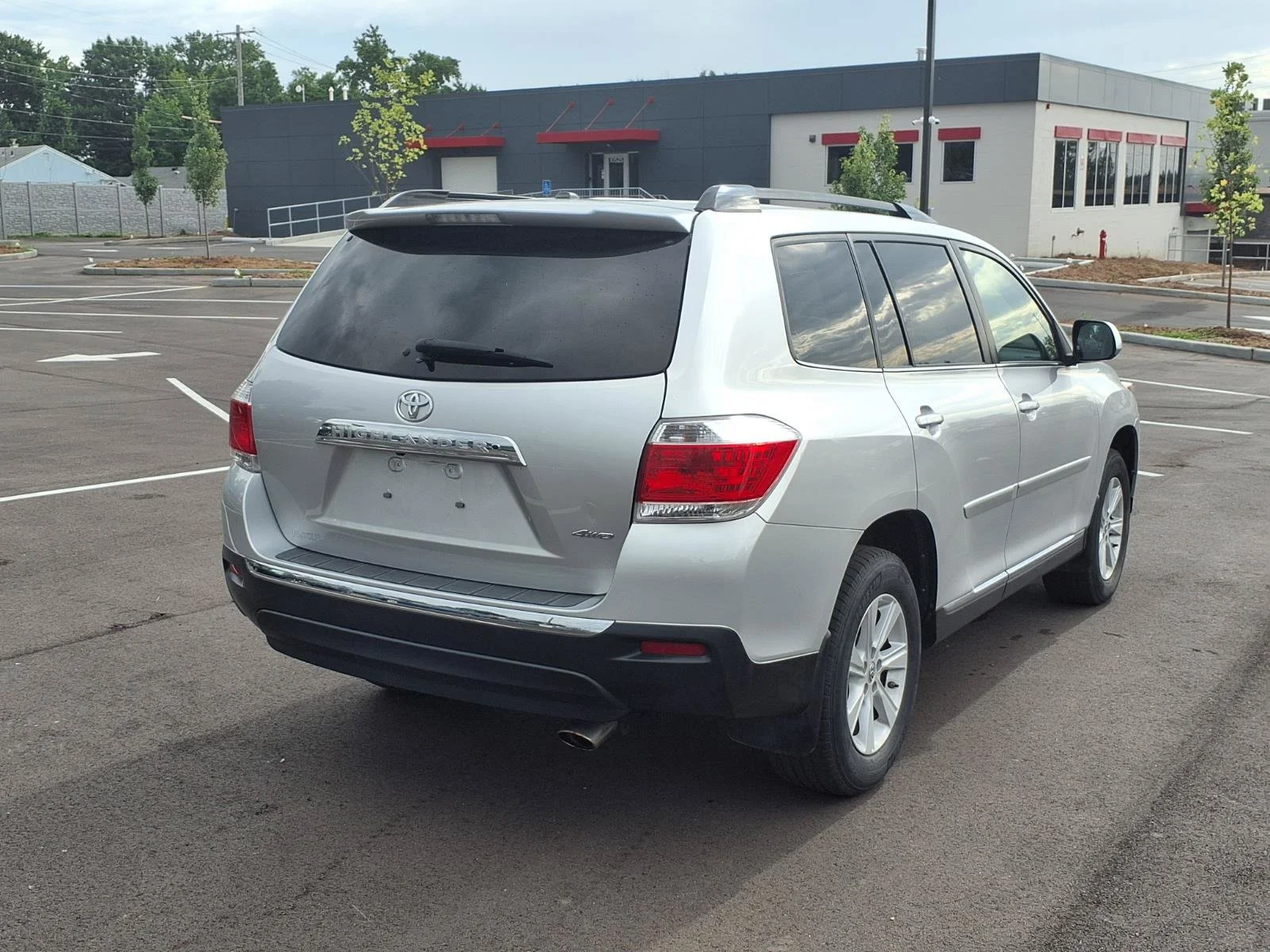 Used 2012 Classic Silver Metallic Toyota Base image 4