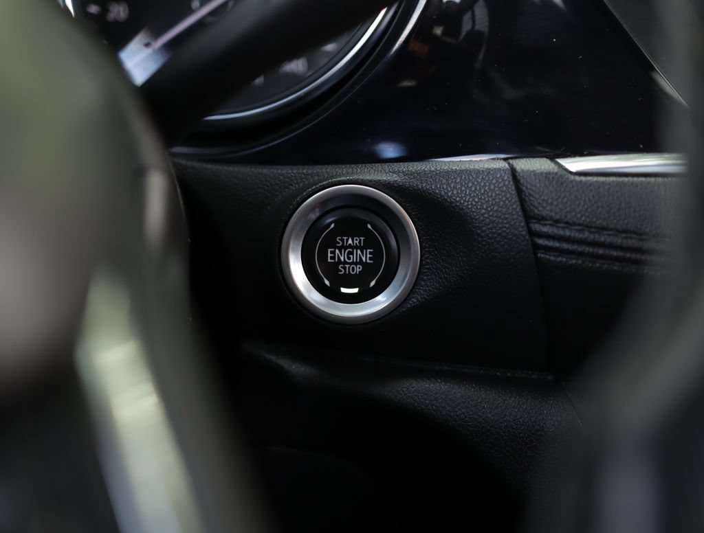 Used 2020 SATIN STEEL METALLIC Buick Essence image 18