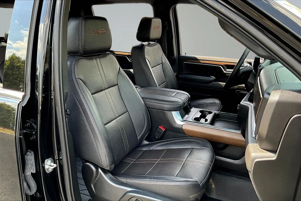 Used 2024 Black Chevrolet High Country image 30