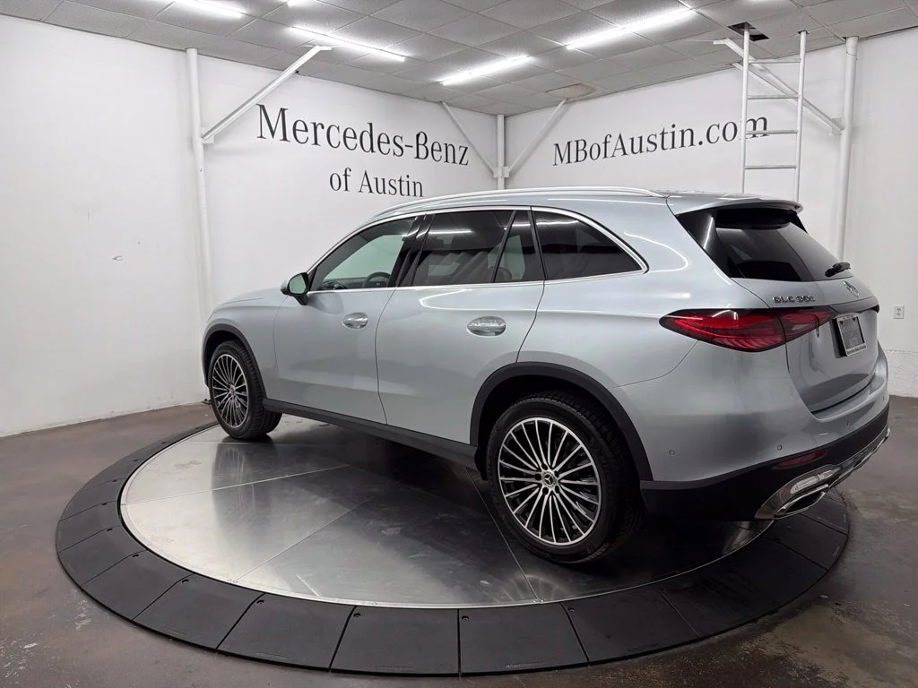 New 2027 Silver Mercedes-Benz GLC 300 image 5