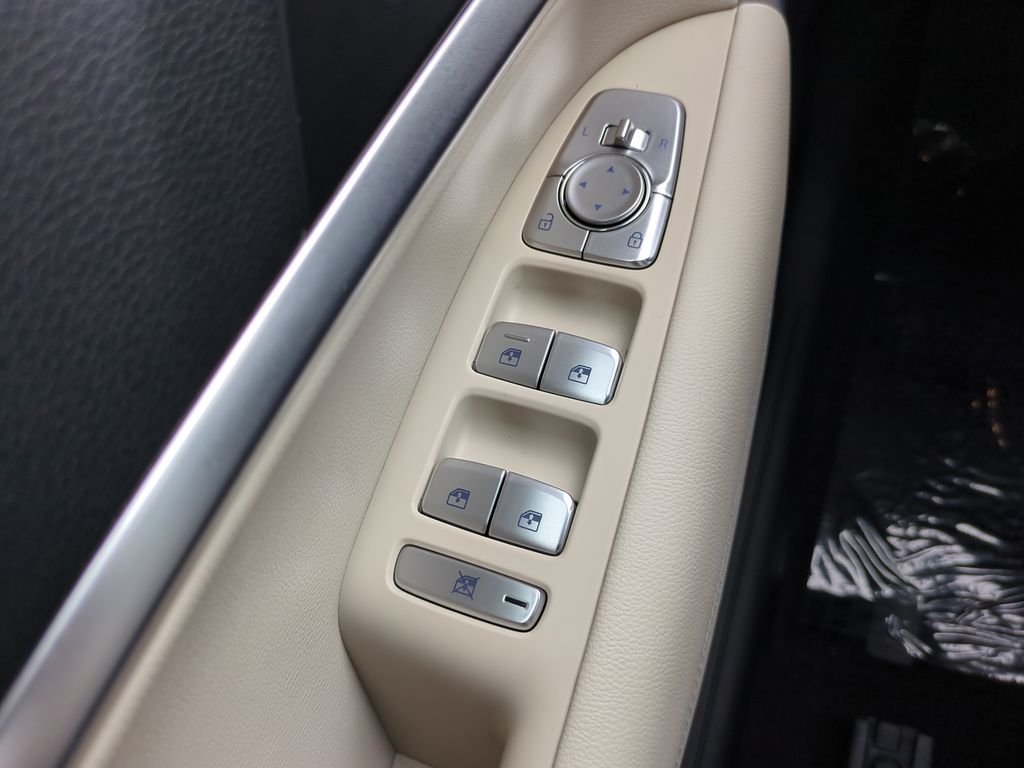 New 2026 White Genesis 2.5T image 18