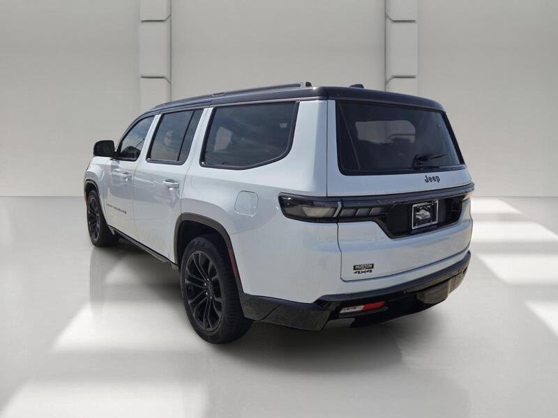 New 2026 Bright White Clear-Coat Exterior Paint Jeep SUMMIT RESERVE 4X4 image 3