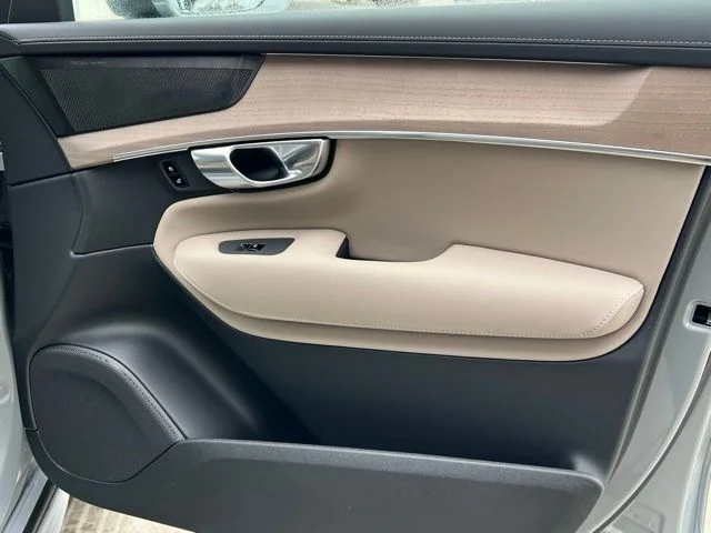 2026 Volvo XC90 Plus - Photo 29