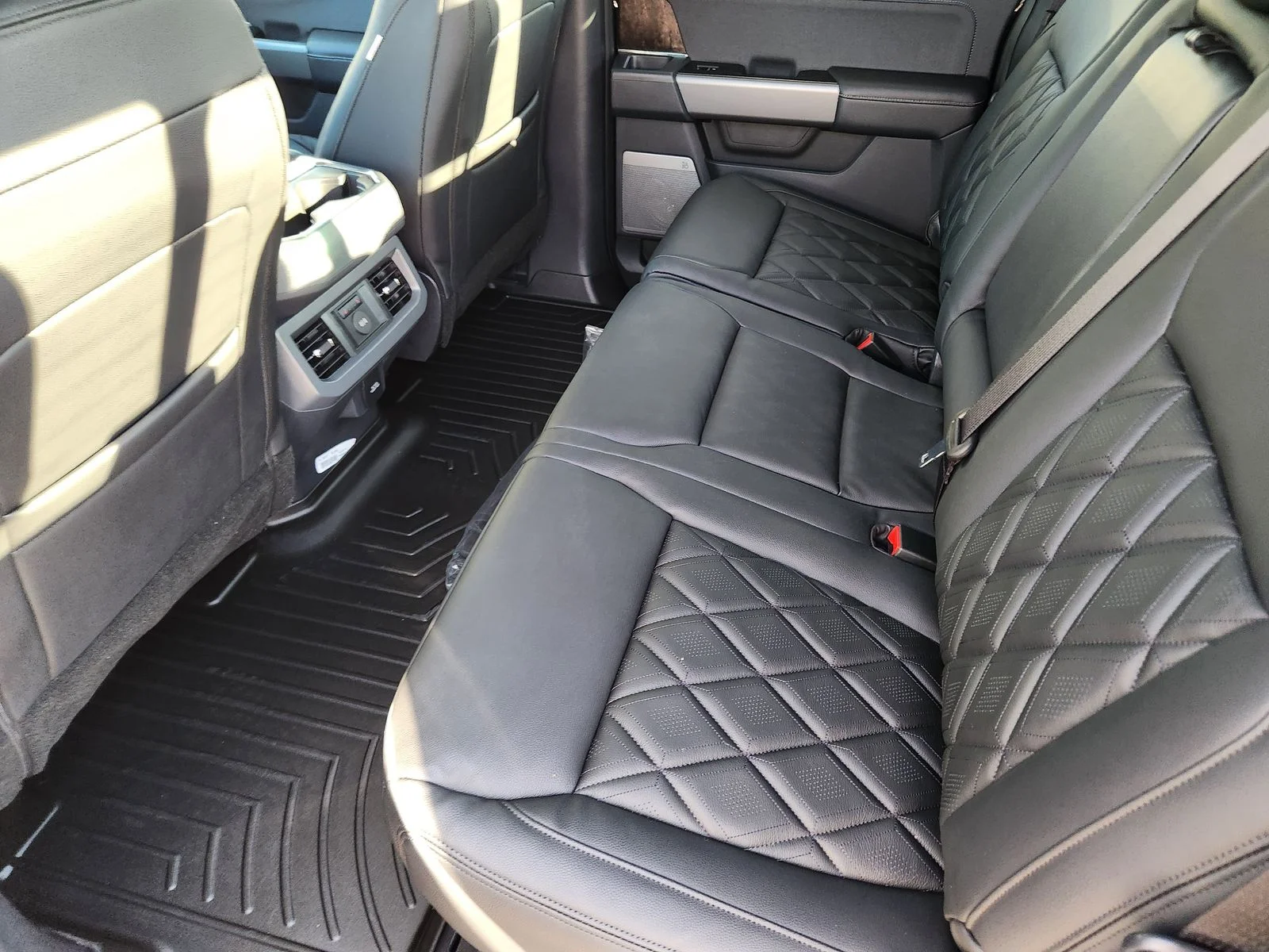 New 2026 Agate Black Metallic Ford F-250® Lariat® image 21