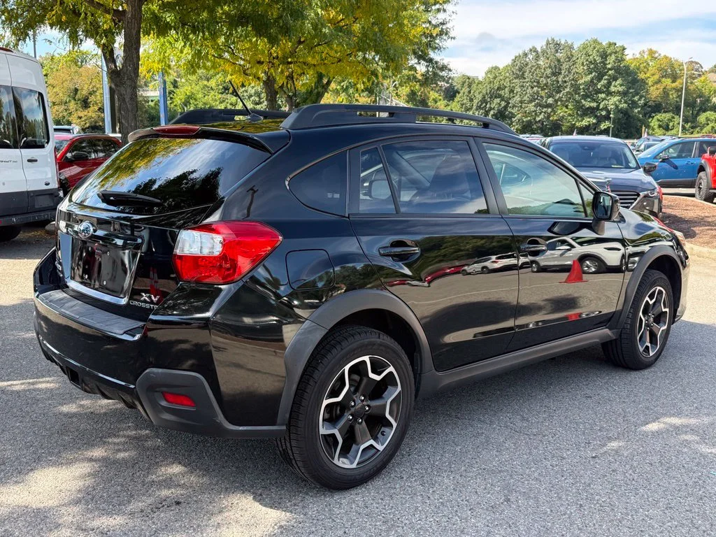 Used 2014 Crystal Black Silica Subaru 2.0i Premium image 10