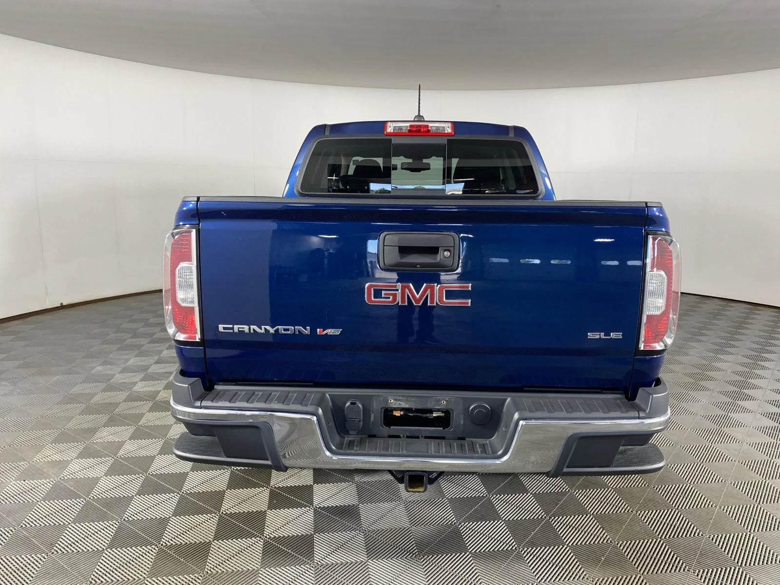 Used 2020 Blue Emerald Metallic GMC 4WD SLE image 9