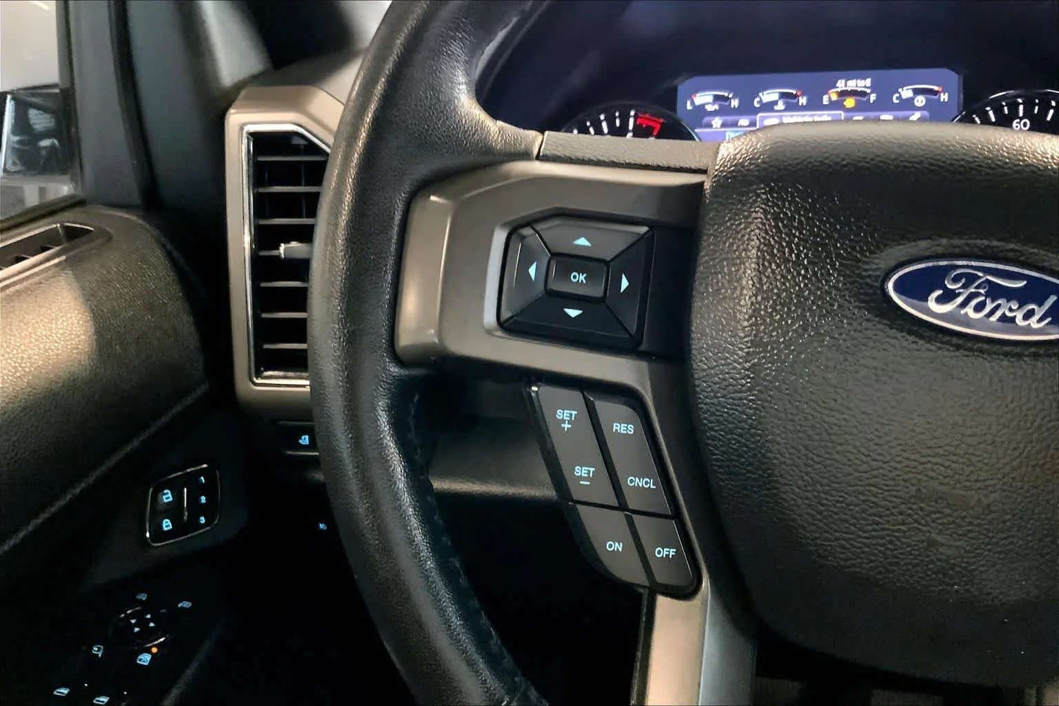 Used 2020 Oxford White Ford XLT image 24