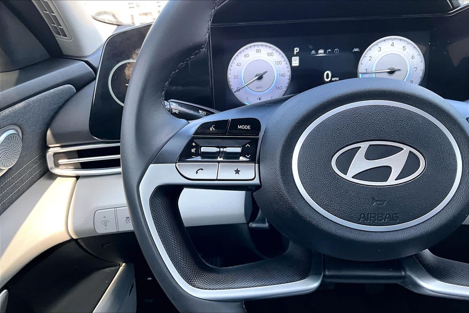 2025 Hyundai Elantra Limited - Photo 24