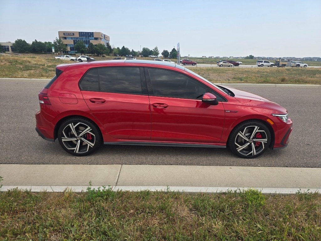 Used 2024 Kings Red Metallic Volkswagen SE image 7