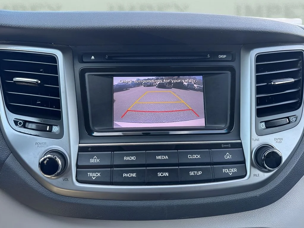 Used 2017 White Hyundai SE image 19