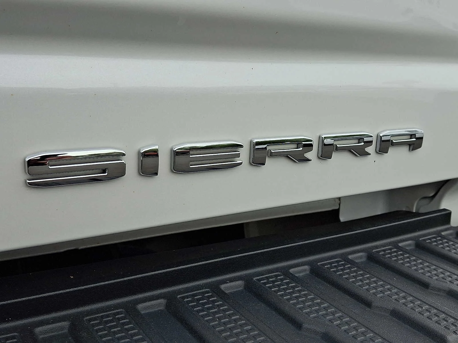 Used 2021 Summit White GMC Denali image 31