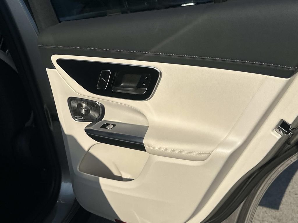 Certified Used 2023  Mercedes-Benz GLC 300 image 12