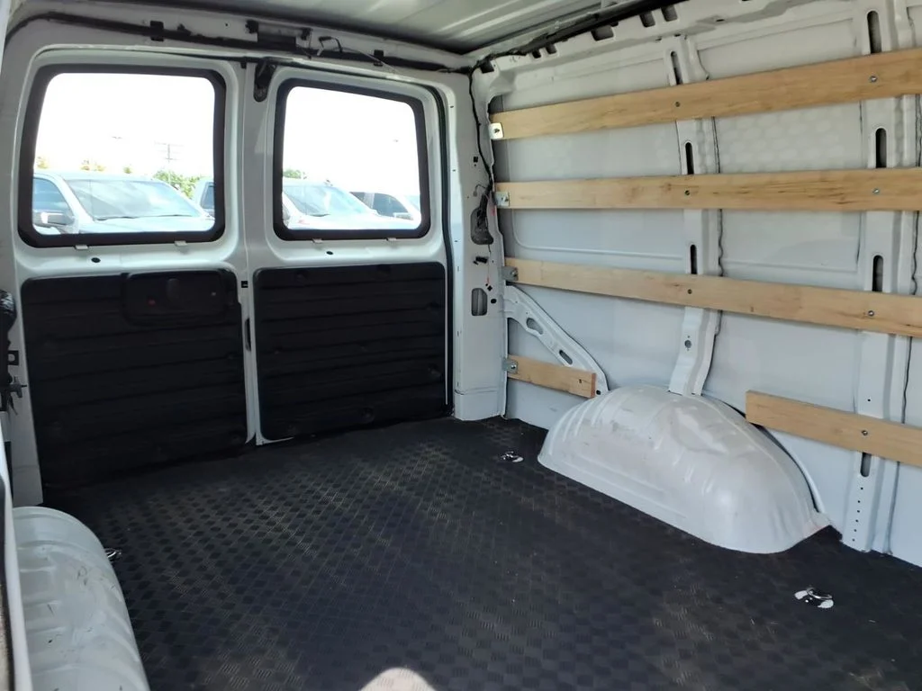 Used 2025 White Chevrolet Work Van image 30