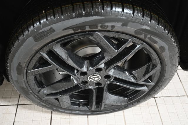 New 2026 Green Volkswagen 2.0T SE R-Line Black image 17
