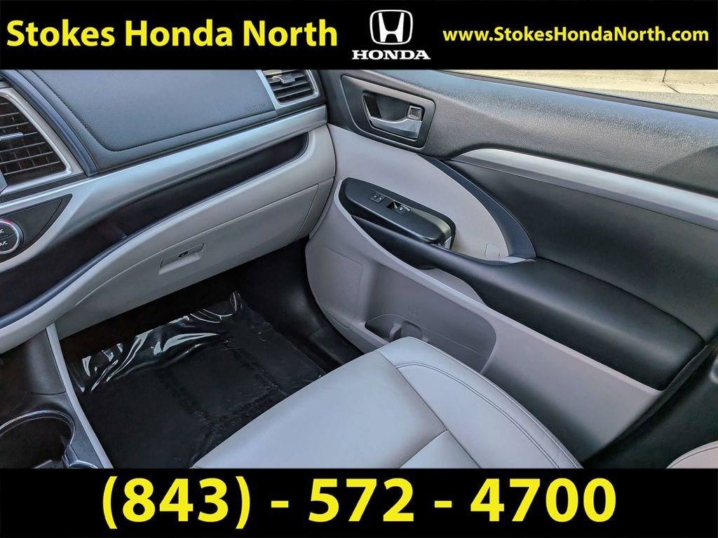 Used 2019 Black Toyota XLE image 19