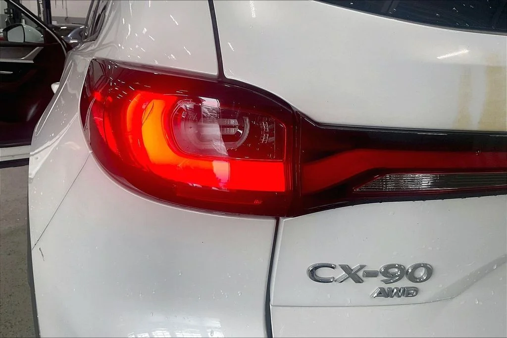Used 2024 White Mazda Preferred image 31