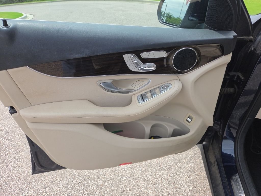 Used 2016 Lunar Blue Metallic Mercedes-Benz GLC 300 image 15