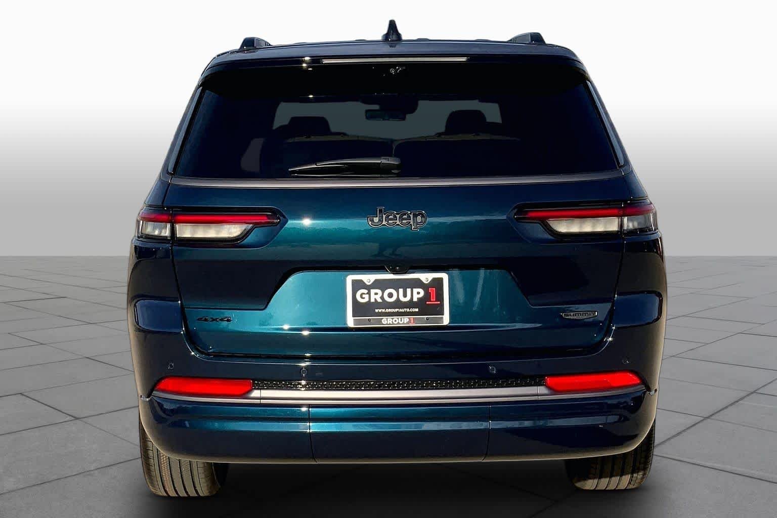 New 2027 Fathom Blue Pearl-Coat Paint Jeep Summit image 4