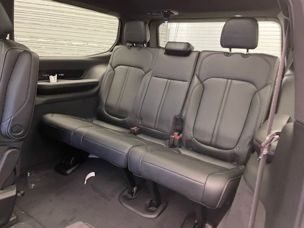 New 2026 Silver-Zynith Exterior Paint Jeep Summit Obsidian image 24