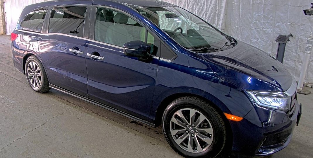Used 2021 Obsidian Blue Pearl Honda EX-L image 3