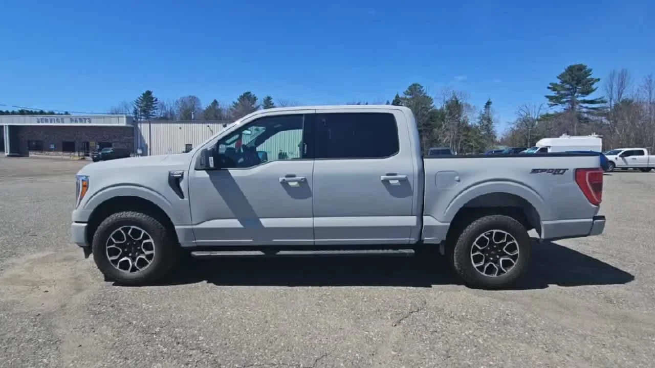 Used 2023 Avalanche Gray Ford XLT image 5