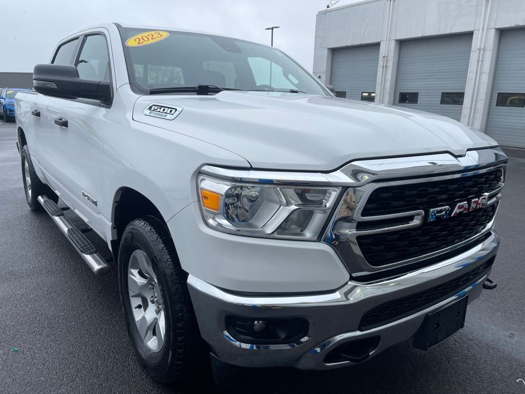 2023 RAM 1500 Big Horn/Lone Star 4x4 Crew Cab 5'7's photo