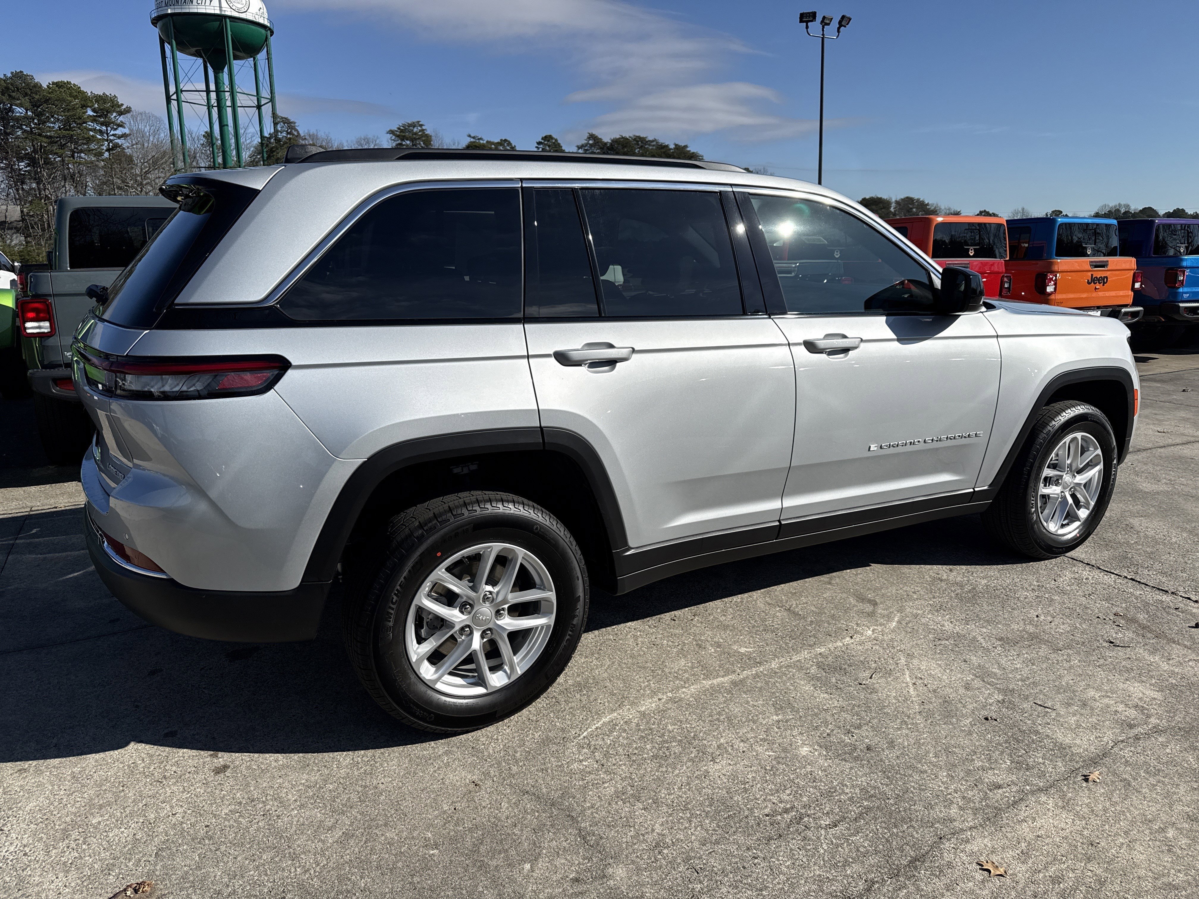 New 2025 Silver Zynith Jeep Laredo image 8