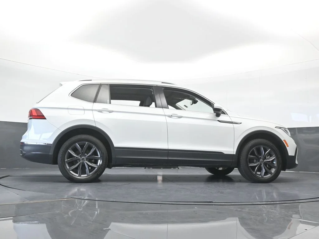 Used 2023 White Volkswagen 2.0T SE image 62