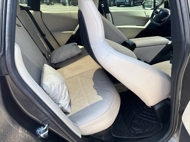 Used 2024 White BMW xDrive50 image 16