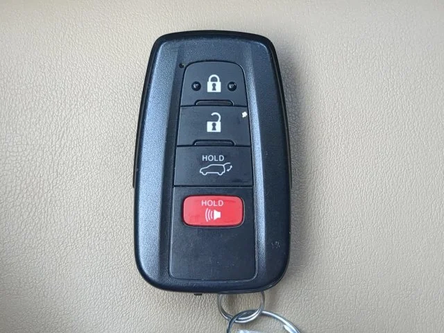 Certified Used 2021  Toyota XLE Premium image 36