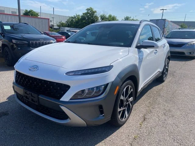 Used 2022 White Hyundai Limited image 3