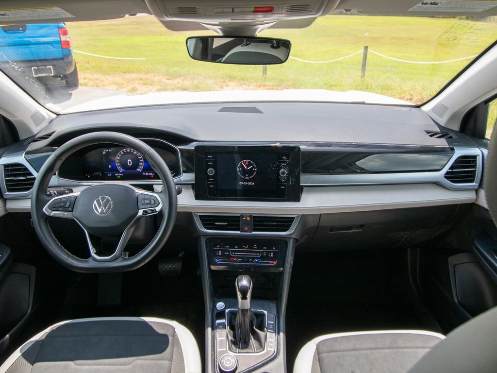 2025 Volkswagen Taos SE - Photo 18
