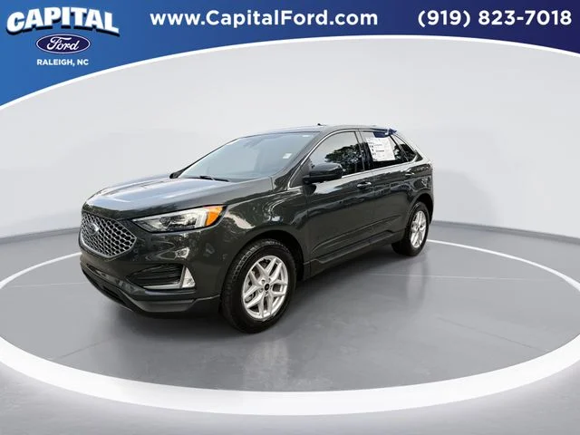 Used 2023 Green Ford SEL image 4