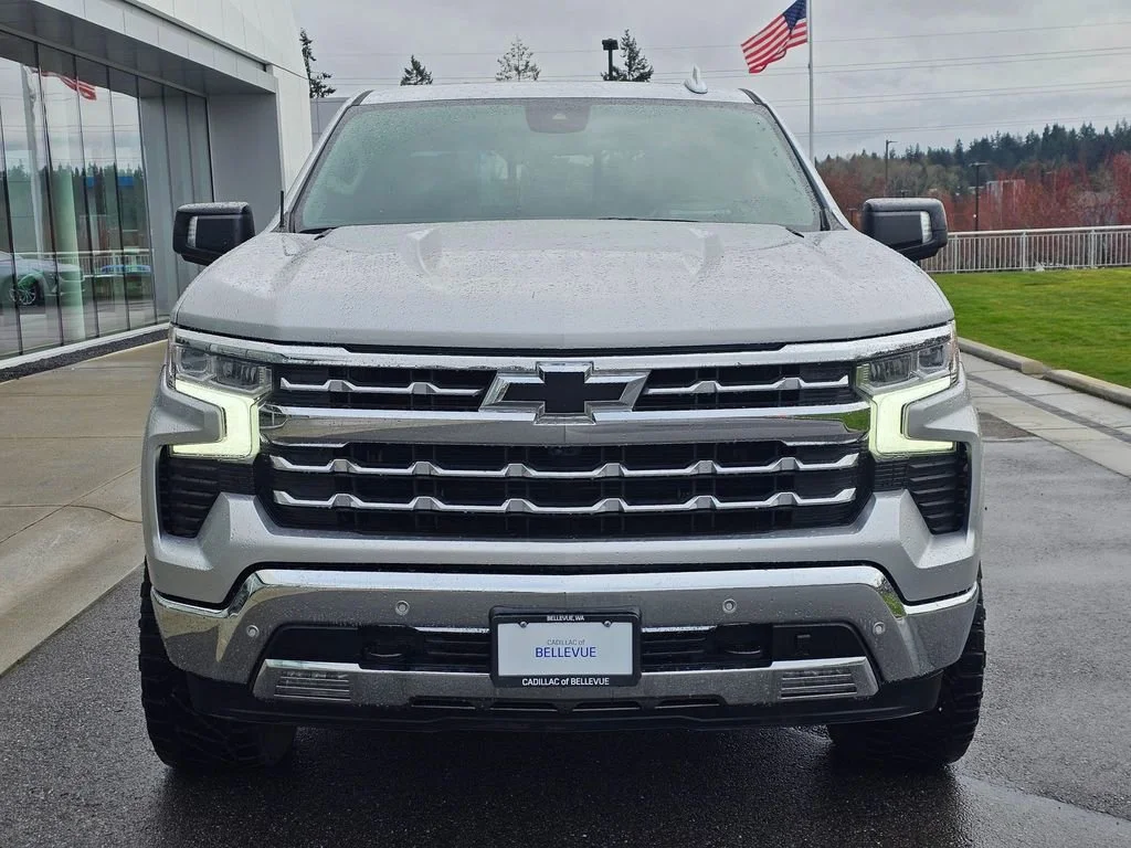 Used 2022 Silver Ice Metallic Chevrolet LTZ image 8