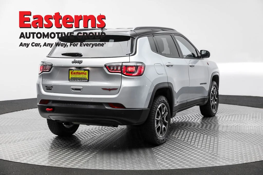Used 2024 Silver Jeep Trailhawk image 5