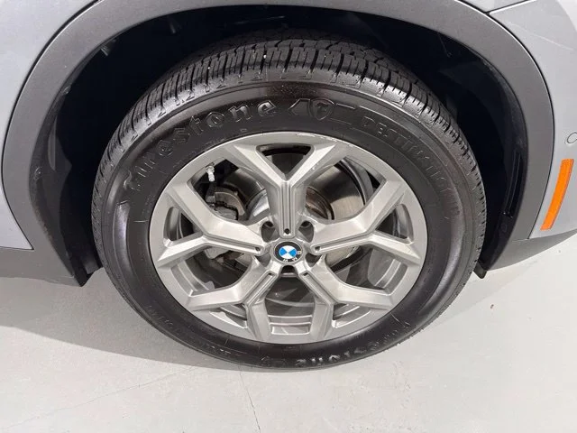 Used 2024 Gray BMW xDrive30i image 17