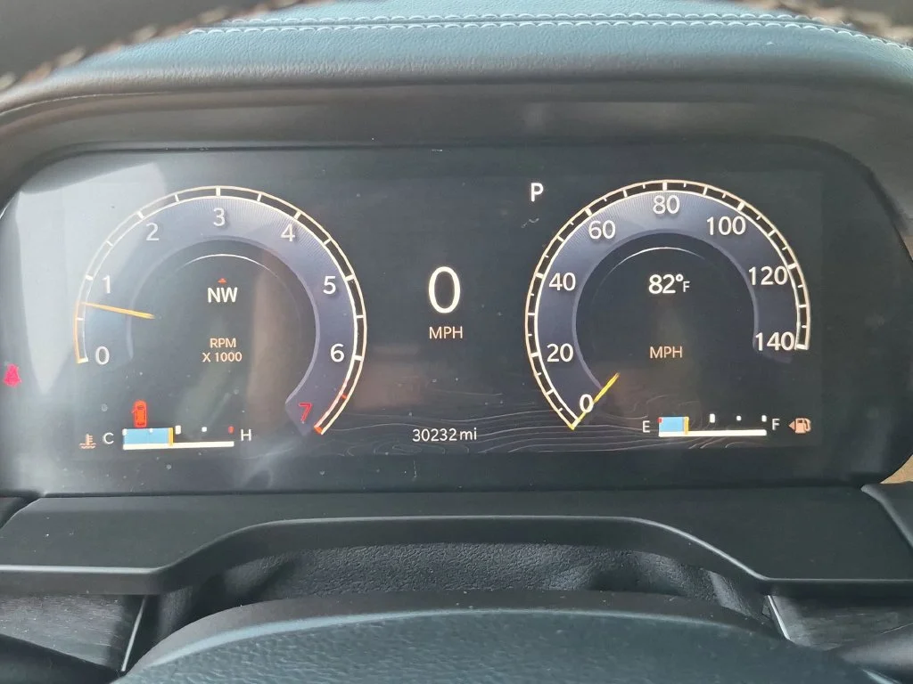 Used 2022  Jeep Limited image 19