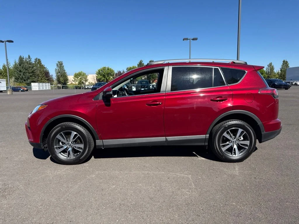 Used 2018 Ruby Flare Pearl Toyota XLE image 4