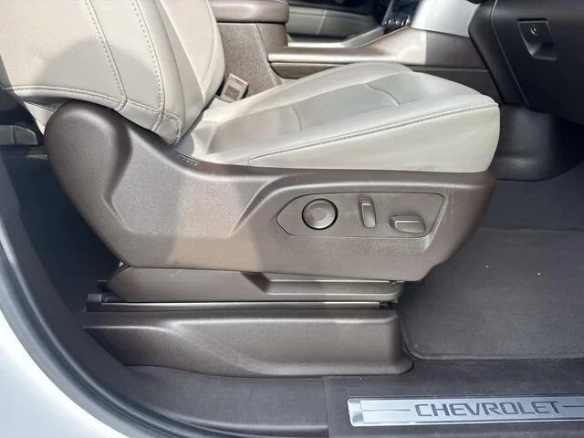 Used 2024 Summit White Chevrolet LT image 11